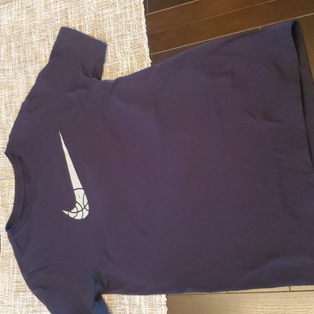 Boy's Nike Shirt.